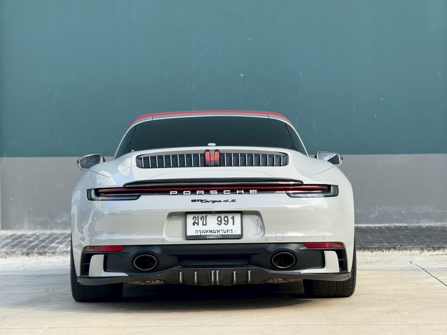 PORSCHE 992 CARRERA TARGA 4S เกียร์ออโต้ สี crayon หลังคาแดง
